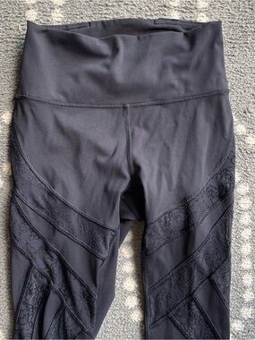 Lululemon Athletica - Black Lace Leggings - SIZE 4